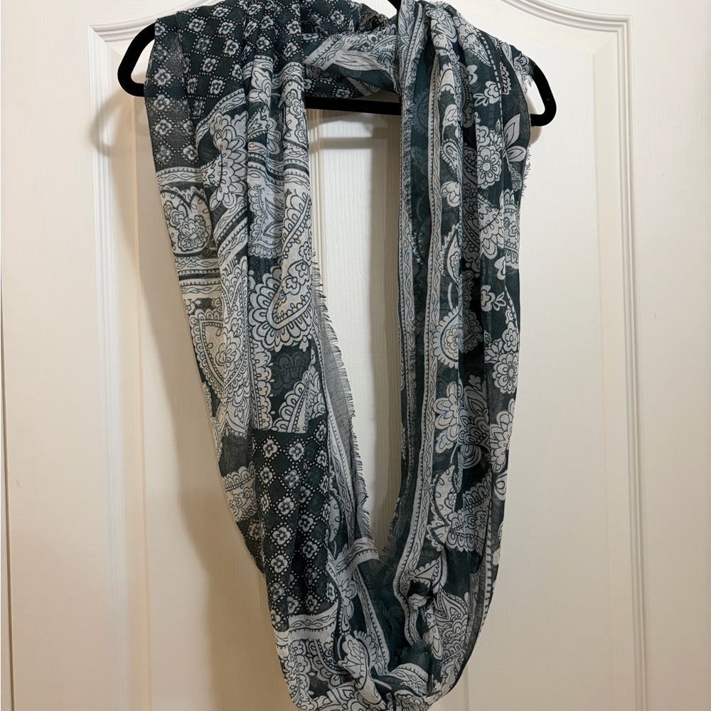Chic Blue and White Paisley Wrap